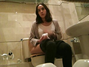 Ella nos mira, la fo ...