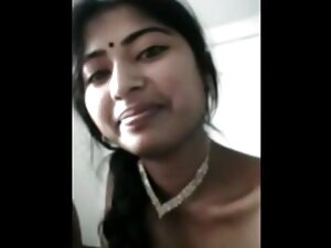 Hermosa morena jugan ...